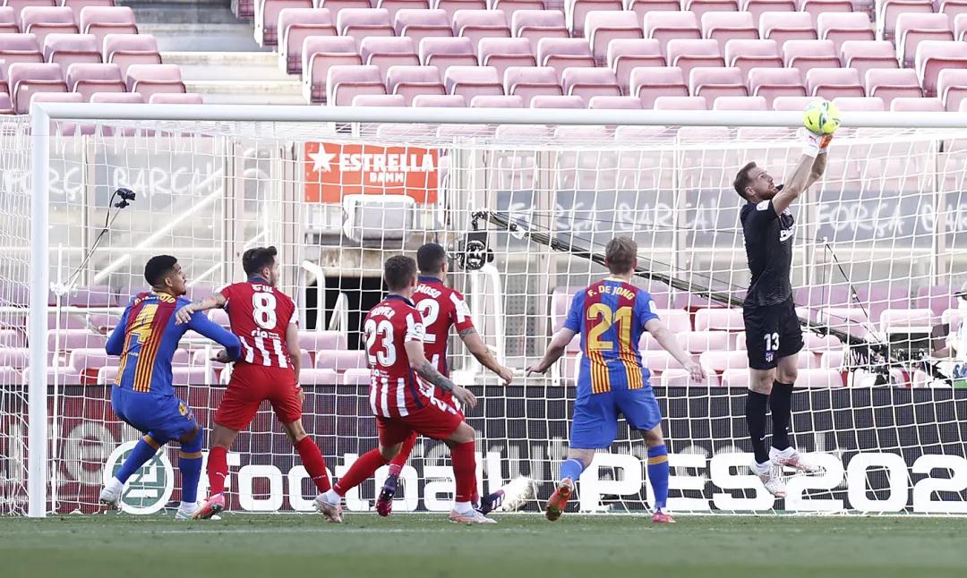 نادي برينتفورد – ليفربولمواجهة مثيرة بين الطموح والتاريخ